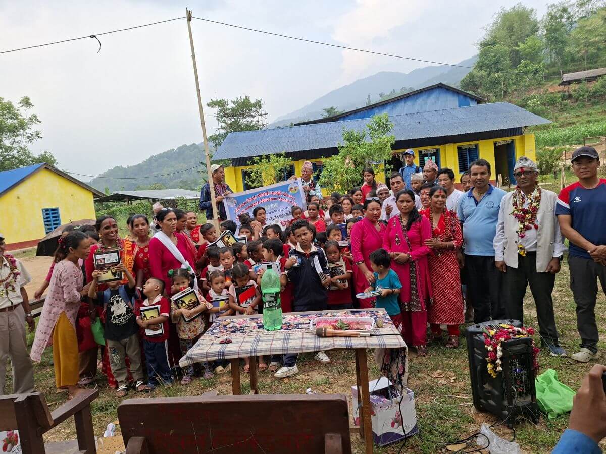 school stationery dstribution program at school